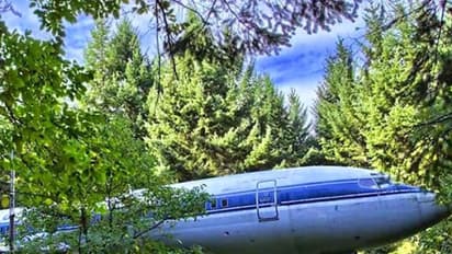 വിമാനം വീടാക്കിയ മനുഷ്യന്...