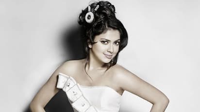 Nothing can stop Amala, not even 'DIVORCE'