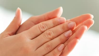 உங்கள் கையால் இப்படி செய்ய முடிந்தால்,இதற்கு அதான் அர்த்தமாம்..!