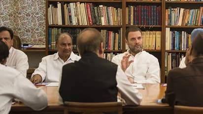 രാഹുലിന്റെ അദ്ധ്യക്ഷസ്ഥാനം ചർച്ച ചെയ്യാതെ പ്രവർത്തകസമിതി