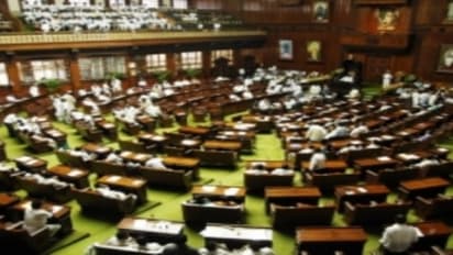 விவசாயிகளை அவதூறாக பேசுவதா? ஸ்டேட் வங்கி தலைவருக்கு உரிமை மீறல் நோட்டீஸ்...