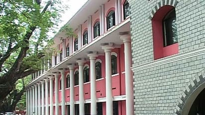 വഞ്ചിയൂർ കോടതിയിൽ പ്രതി സാക്ഷിയെ കുത്തി വീഴ്ത്തി 