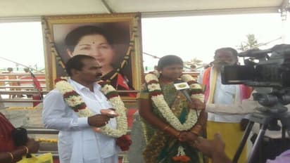 ஜெ. தலைமையில் நடக்க வேண்டிய திருமணம் நினைவிடத்தில் நடந்து முடிந்தது