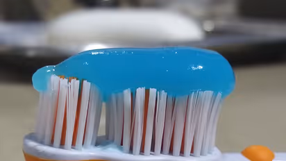 ಮನೆಯಲ್ಲೇ ನೈಸರ್ಗಿಕವಾಗಿ ಟೂತ್ ಪೇಸ್ಟ್ ತಯಾರಿಸುವುದು ಹೇಗೆ..?