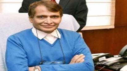 இரயில்வேயில் பணிபுரிந்து வரும் இந்திய வீராங்கனைகள் 10 பேருக்கு பதவி உயர்வு மற்றும் ரொக்கப் பரிசு - சுரேஷ் பிரபு