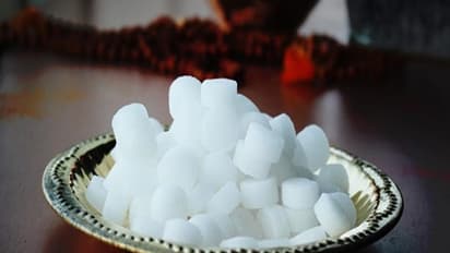 உங்களுக்குத் தெரியுமா? கற்பூரத்தை பயன்படுத்தி இறந்தவர் உடலைகூட பதப்படுத்தலாம்...