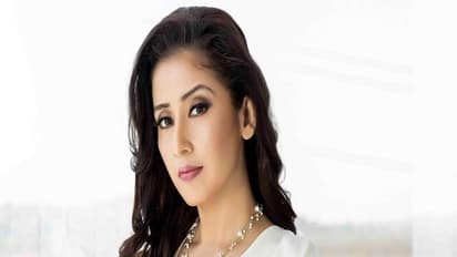 இந்த வயதில் இது தேவையா...? மனிஷா கொய்ராலாவின் உடையால் முகம் சுழித்த ரசிகர்கள்...!