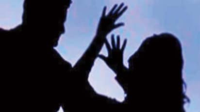 গৃহবধূকে অপহরণের চেষ্টা, বাধা দেওয়ায় শ্বশুরকে টেনে হিঁচড়ে মারল অ্যাম্বুল্যান্স