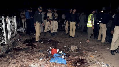 ఎన్నికల ర్యాలీలో ఆత్మాహుతి దాడి, 14 మంది మృతి