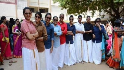 நீங்கதான் அணியல...! நாங்களாவது அணியுறோம்..! போட்டி போட்டு காலர் தூக்கும் கல்லூரி மாணவிகள்...!