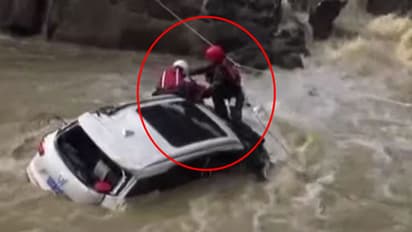 వికారాబాద్: వాగులో కొట్టుకుపోయిన కారు... నవ వధువు సహా నలుగురు గల్లంతు వరుడు క్షేమం