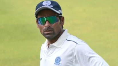Angry Kaif stages brief walk out at Hazare game