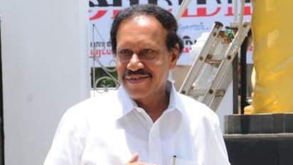 மத்திய அரசு தரவேண்டிய ரூ.20 ஆயிரம் கோடியை தந்தால் மக்களுக்கு நலத்திட்ட உதவிகள் வழங்குவாராம் தம்பிதுரை...