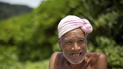 30 വര്ഷം ഒറ്റയ്ക്കൊരു ദ്വീപില്, അതും നഗ്നനായി!