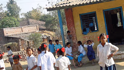 Vijayapura: Teachers skip classes to watch Telugu movie shooting!