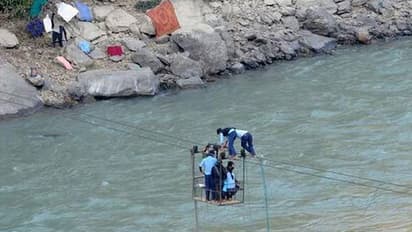 നേപ്പാളില് ബസ് നദിയിലേക്ക് മറിഞ്ഞ് ഇന്ത്യക്കാരിയുള്പ്പെടെ 31 പേര് മരിച്ചു
