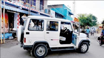 வெடிகொண்டு வீசியும், தொழிலதிபரை அரிவாளால் வெட்டியும் தி.மு.க. ஒன்றியச் செயலாளர் அட்டூழியம்...