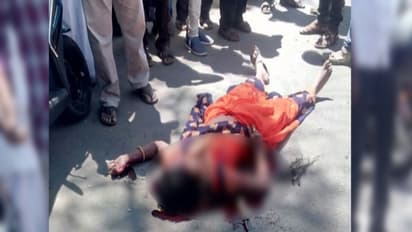 செல்போனை பறிக்க முடியாததால் பெண்ணை அருவாளால் வெட்டிய திருடன்...! பட்டப்பகலில் பயங்கரம்..!