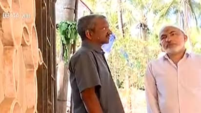 കാഴ്ച ശക്തിയില്ലാത്ത മൂസ ഹാജിയുടെ നിസ്കാര വഴിയില്‍ കൈതാങ്ങായി മുരളി