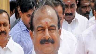 மக்கள் சாகையில குத்தாட்டம் போடுறார் அமைச்சர்! சொந்தக் கட்சிக்கே குழி தோண்டுறார்: கருப்பணனை கண்டபடி திட்டும் தோப்பு எம்.எல்.ஏ.