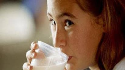 பூண்டு பால் குடித்தால் நம் உடலில் இவ்வளவு மாற்றங்கள் ஏற்படும். டிரை பண்ணிப் பாருங்களேன்...