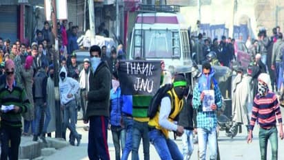 காஷ்மீரில் கலவரம்… கல்வீச்சு…. சுற்றுலா சென்ற சென்னை இளைஞர் பரிதாப பலி !!