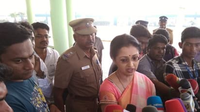 கமலும். ரஜினியும் அதுக்கு சரிபட்டு வரமாட்டாங்க…. ஓப்பனா பேட்டி அளித்த நடிகை !!