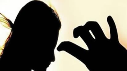 ದೃಷ್ಟಿಹೀನ ಬಾಲಕಿ ಕೊಟ್ಟ ಪಂಚ್ಗೆ ರೈಲು ಕಾಮಣ್ಣ ಪಂಚರ್! ಮಾದರಿ ಹೆಣ್ಣುಮಗಳು