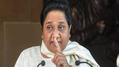 பணமும், அதிகாரமும் இருந்தா என்ன வேணும்னாலும் பண்ணுவீங்களா ? மோடி, அமித்ஷாவை வறுத்தெடுத்த மாயா !!