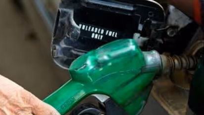 Delhi: 400 petrol pumps, CNG stations shut down for 24 hours in protest of no VAT cut