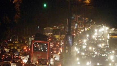 தாறுமாறாக உயர்ந்த தனியார் பேருந்து கட்டணங்கள்.. கடுமையான போக்குவரத்து நெரிசலில் சிக்கிய சென்னை... தொடர் விடுமுறை எதிரொலி!!