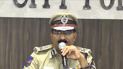 ఇక రోడ్లపైకి వస్తే అడ్రస్ ఫ్రూఫ్ తప్పనిసరి, ఉద్యోగులకు కలర్ కోడ్ పాసులు: డీజీపీ