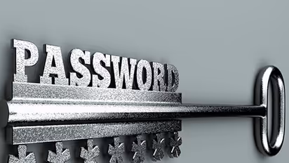 ఫోన్ పాస్ వర్డ్ చెప్పలేదని.. స్నేహితుడి గొంతు కోసి చంపిన స్కూల్ స్టూడెంట్.. !!