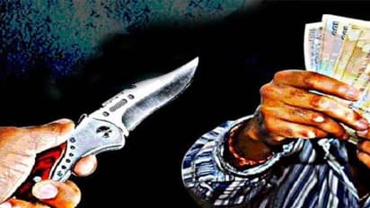 சிங்கப்பூர் வாலிபரிடம் ரூ.20 ஆயிரம் பறிப்பு – ஆட்டோவில் வந்து திருநங்கைகள் துணிகரம்