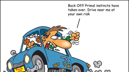 തലസ്ഥാനത്ത് ജനത്തെ വിറപ്പിച്ച് സിനിമാ സ്റ്റൈലില് കാറോട്ടം