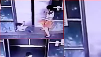 (ವಿಡಿಯೋ)ಮಗುವನ್ನು ಕಾಲಿನಿಂದ ಒದ್ದ ತಾಯಿ, ನಡೆಯಿತು ಪವಾಡ!