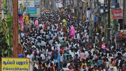 களைகட்டும் தீபாவளி விற்பனை; துணிக் கடை முதல் இனிப்பகம் வரை அலைமோதும் மக்கள் கூட்டம்…