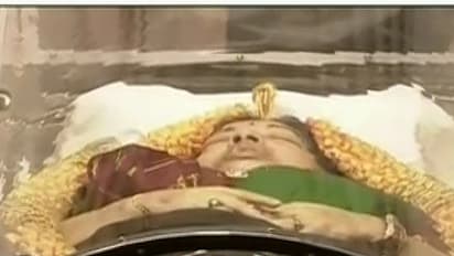 Amma no more: Jayalalithaa’s body taken to Rajaji Hall