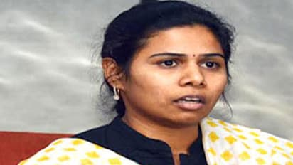 కర్నూల్ మాత్రమే ఓకే... విశాఖ, అమరావతి కాదు: అఖిలప్రియ