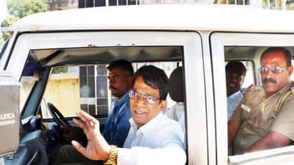 அதிமுக எம்.எல்.ஏ.வை தாக்கியவர் இறந்த வழக்கு - மத்திய சிறையில் 2½ மணி நேரம் கிடுக்கிப்பிடி விசாரணை...