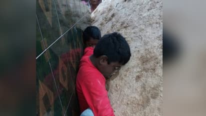லாரி கவிழ்ந்து 2 சிறுவர்கள் உயிரிழப்பு - விளையாடிக்கொண்டிருந்தபோது நேர்ந்த கொடுமை...!