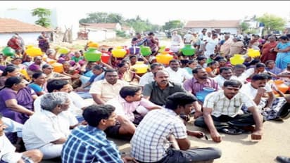 இரண்டு மாதங்ககளாக தண்ணீர் வரததால் பொங்கி எழுந்த பொதுமக்கள்; வெற்றுக் குடங்களுடன் சாலைமறியல்…