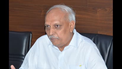 ఎల్వీ బదిలీ: సీఎస్‌లు రెండేళ్లు పదవిలో ఉండాలి...హైకోర్టులో ఐవైఆర్ పిటిషన్