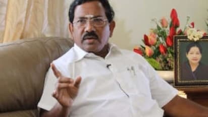 நீட்-க்கும் எனக்கும் எந்த சம்பந்தமும் கிடையாது; நீட் வரணும்னு நான் கையெழுத்து கூட போடல – பின்வாங்கும் மாஃபா பாண்டியராஜன்…