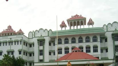 சட்டவிரோதமாக நடந்த தமிழக முதலமைச்சர் மீது நடவடிக்கை எடுக்க கோரி நீதிமன்றத்தில் மனு…