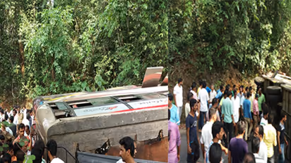 Bus plunges into charmady ghat, 3 dead