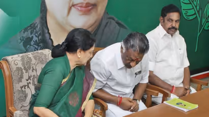 இந்த அடிப்படை கூட ஈ.பி.எஸ்- ஓ.பி.எஸுக்கு தெரியாதா..? சசிகலாவின் அடேங்கப்பா மூவ்..!