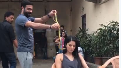 സണ്ണിലിയോണിന്റെ ദേഹത്ത് പാമ്പിനെ ഇട്ടു, വീഡിയോ വൈറല്