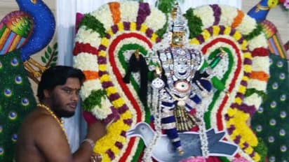 விருச்சிக ராசியில் இருந்து இடம் பெயரும் தனுசு ராசிக்கு இடம் பெயரும் சனி பகவான் …. திருநள்ளாறில் குவியும் பக்தர்கள்….