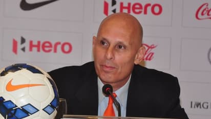 2019 வரை இந்தியக் கால்பந்து அணியின் பயிற்சியாளராக ஸ்டீஃபன் கான்ஸ்டன்டைனே நீடிக்கிறார்